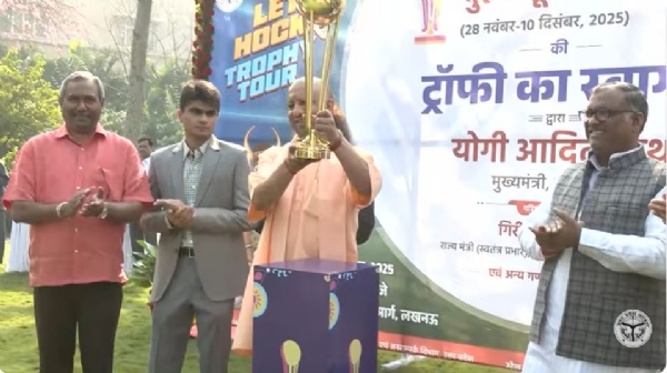 ट्राफी के स्वागत कार्यक्रम में मुख्यमंत्री योगी आदित्यनाथ