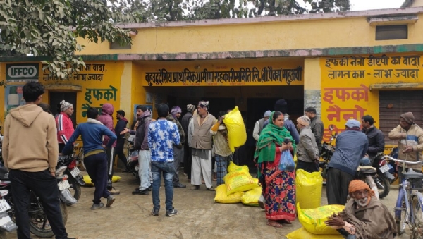 खरीफ और रबी सीजन में उर्वरक की किल्लत रोकने के लिए केंद्र की बड़ी कार्रवाई, देशभर में 3.17 लाख छापेमारी, 3,645 लाइसेंस रद्द और 418 प्राथमिकी दर्ज