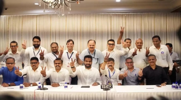 अजिंक्य नाइक अपने पैनल के सदस्यों के साथ अजिंक्य नाइक अपने पैनल के सदस्यों के साथ