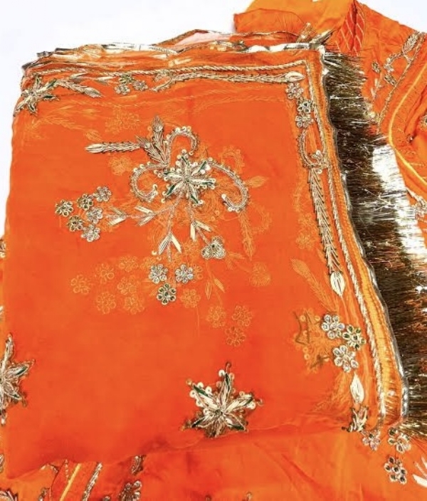 सुनहरी कढ़ाई सुनहरी कढ़ाई