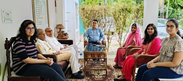 अक्षिता परिजनों के साथ अक्षिता परिजनों के साथ