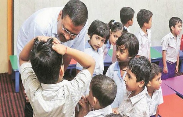 अरविंद केजरीवाल बच्चों के साथ (फाइल फोटो)। अरविंद केजरीवाल बच्चों के साथ (फाइल फोटो)।