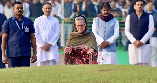 नेहरू जयंती पर कांग्रेस नेताओं ने शांतिवन में दी श्रद्धांजलि, नेहरू की विरासत को बताया आधुनिक भारत की नींव नेहरू जयंती पर कांग्रेस नेताओं ने शांतिवन में दी श्रद्धांजलि, नेहरू की विरासत को बताया आधुनिक भारत की नींव