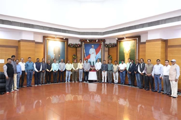 पूर्व प्रधान मंत्री जवाहर लाल नेहरू की जयंती एवं बाल दिवस श्रद्धा सुमन अर्पित करते हुए पूर्व प्रधान मंत्री जवाहर लाल नेहरू की जयंती एवं बाल दिवस श्रद्धा सुमन अर्पित करते हुए