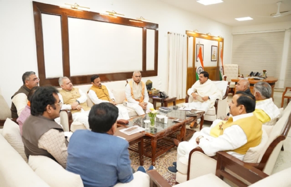 भारतीय जनता पार्टी की छोटी टोली की बैैैठक मुख्‍यमंत्री निवास पर सम्‍पन्‍न