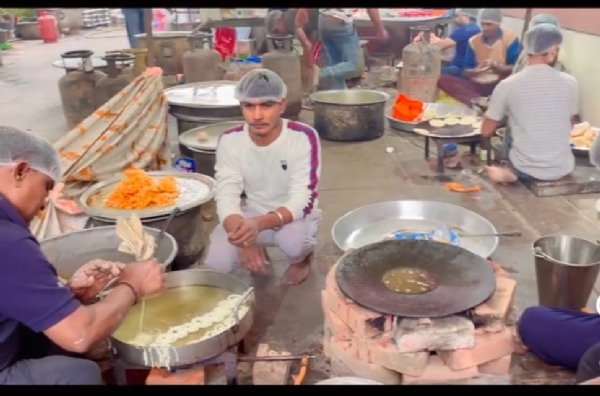 भाजपा मुख्यालय में जश्न का माहौल भाजपा मुख्यालय में जश्न का माहौल