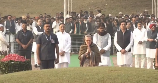 नेहरू जयंती पर कांग्रेस नेताओं ने शांतिवन में दी श्रद्धांजलि, नेहरू की विरासत को बताया आधुनिक भारत की नींव नेहरू जयंती पर कांग्रेस नेताओं ने शांतिवन में दी श्रद्धांजलि, नेहरू की विरासत को बताया आधुनिक भारत की नींव