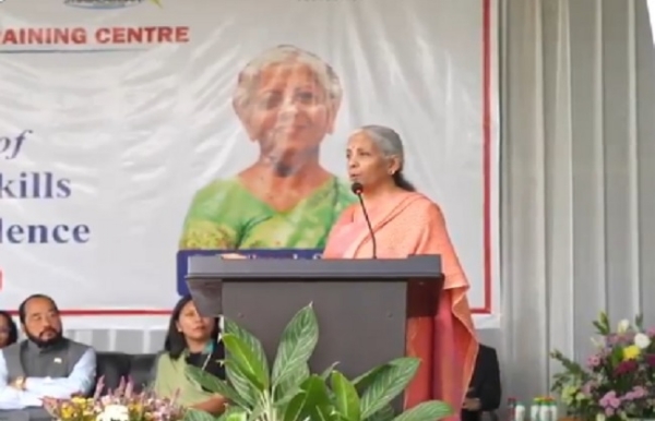 दीमापुर में एक कार्यक्रम को संबोधित करते हुए वित्त मंत्री सीतारमण दीमापुर में एक कार्यक्रम को संबोधित करते हुए वित्त मंत्री सीतारमण