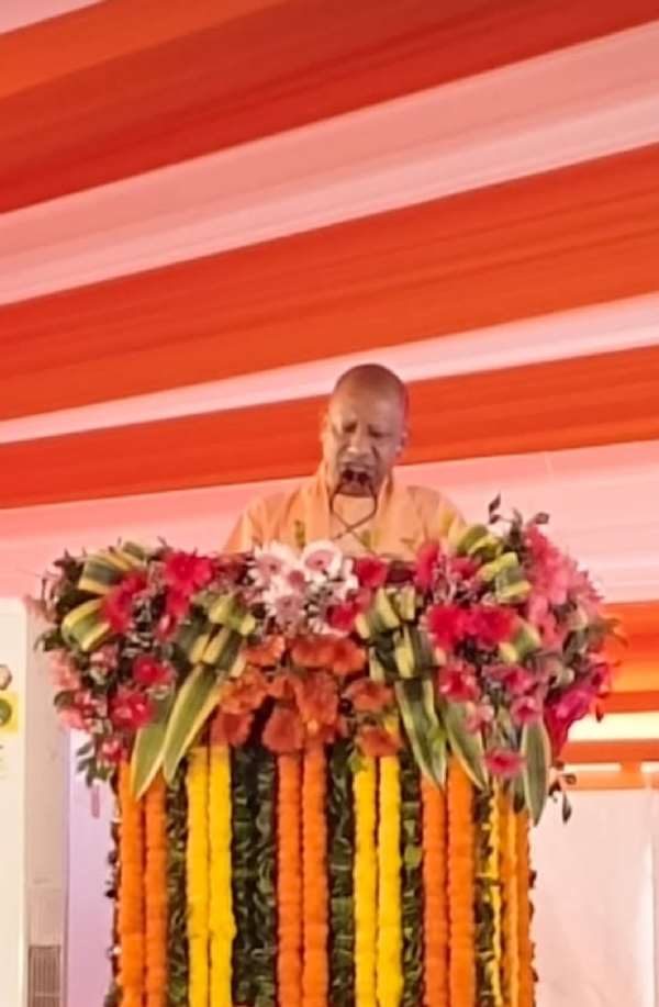 जनपद सोनभद्र में बिरसा मुंडा की जयंती पर जनसभा को संबोधित करते योगी आदित्यनाथ जनपद सोनभद्र में बिरसा मुंडा की जयंती पर जनसभा को संबोधित करते योगी आदित्यनाथ