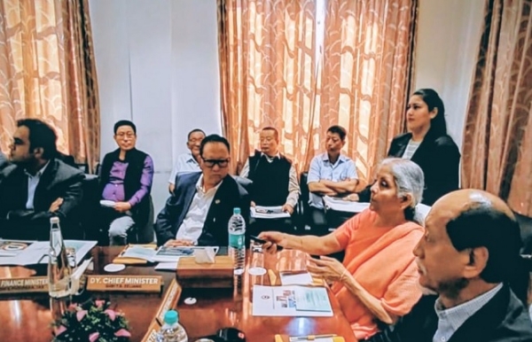 दीमापुर में एक कार्यक्रम को संबोधित करते हुए वित्त मंत्री सीतारमण दीमापुर में एक कार्यक्रम को संबोधित करते हुए वित्त मंत्री सीतारमण