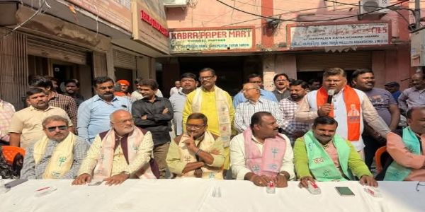 विधायकः डॉ॰ नीलकण्ठतिवारीयेन प्राचीनस्य संकट-दहन-हनुमान-मन्दिरस्य मार्गाणां जीर्णोद्धारः कृतः