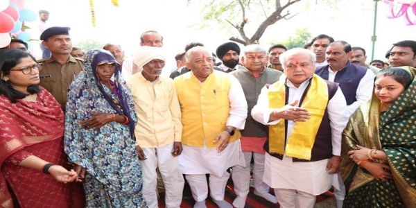 ग्वालियरम् -जनजातीयगौरवदिवसे प्रस्तुता आदिवासी संस्कृतेः दृश्यम्