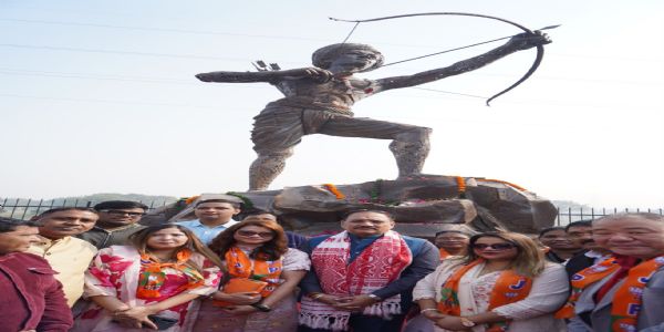 देहली-भाजपाध्यक्षेण भगवतः बिरस-मुण्डस्य १५०-तमजन्मजयन्यां श्रद्धाञ्जलिः अर्पितः।