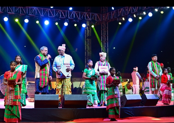 संवाद 2025 : आदिवासी पहचान, परंपरा और सामुदायिक गौरव का उत्सव संवाद 2025 : आदिवासी पहचान, परंपरा और सामुदायिक गौरव का उत्सव