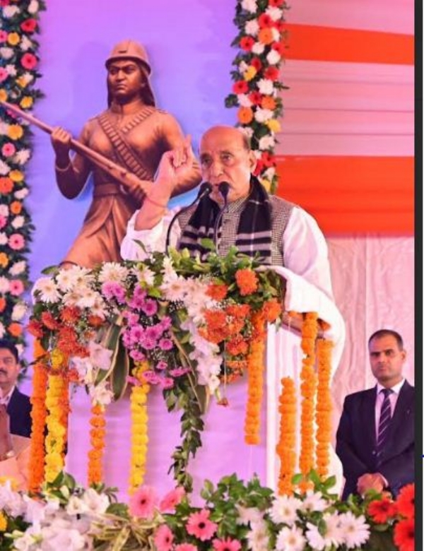 कार्यक्रम में बोलते हुए रक्षामंत्री राजनाथ सिंह कार्यक्रम में बोलते हुए रक्षामंत्री राजनाथ सिंह