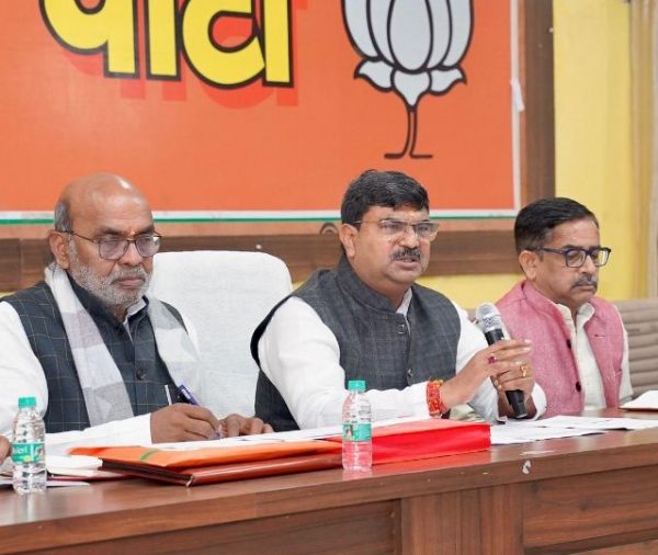 भाजपा की बैठक को संबोधित करते धर्मपाल भाजपा की बैठक को संबोधित करते धर्मपाल