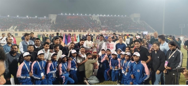 छत्तीसगढ़ के एकलव्य आदर्श आवासीय विद्यालयों के विद्यार्थियों का शानदार प्रदर्शन के साथ ट्राफी के साथ छत्तीसगढ़ के एकलव्य आदर्श आवासीय विद्यालयों के विद्यार्थियों का शानदार प्रदर्शन के साथ ट्राफी के साथ