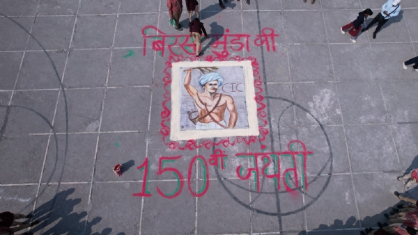 चित्रगुप्त इंटर कालेज में छात्रों के द्वारा बिरसा मुंडा की जयंती के उपलक्ष्य में बनाया गया भव्य अलौकिक चित्र। चित्रगुप्त इंटर कालेज में छात्रों के द्वारा बिरसा मुंडा की जयंती के उपलक्ष्य में बनाया गया भव्य अलौकिक चित्र।