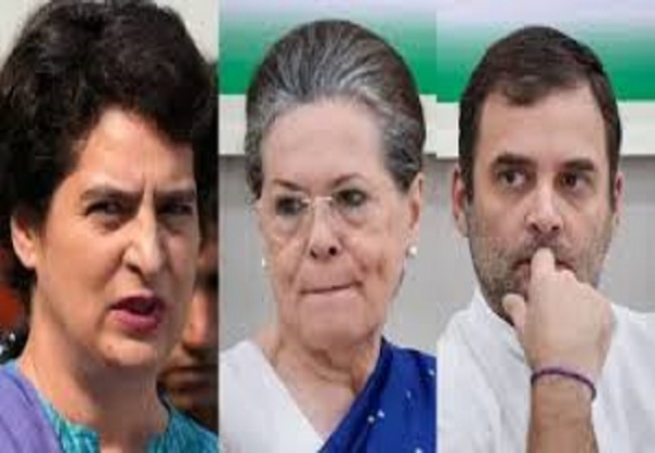 फाईल फोटो—प्रियंका—सोनिया—राहुल फाईल फोटो—प्रियंका—सोनिया—राहुल
