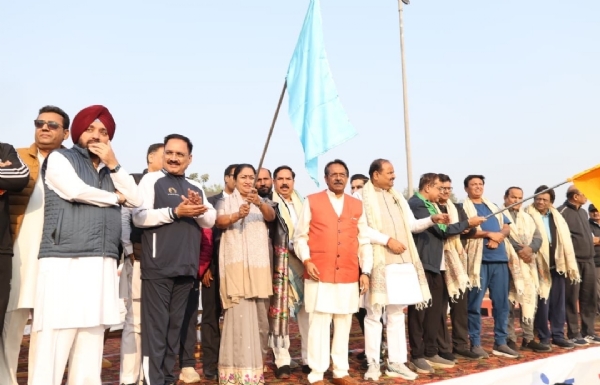 यमुना स्पोर्ट्स कॉम्प्लेक्स में नमो रन फॉर रोड सेफ्टी को झंडी दिखाती मुख्यमंत्री रेखा गुप्ता यमुना स्पोर्ट्स कॉम्प्लेक्स में नमो रन फॉर रोड सेफ्टी को झंडी दिखाती मुख्यमंत्री रेखा गुप्ता