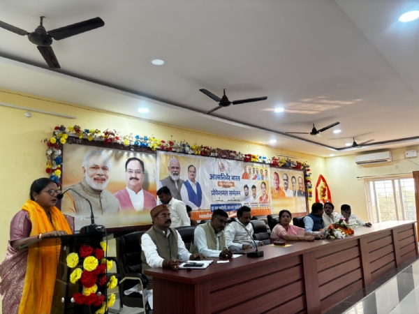 कार्यक्रम को संबोधित करते हुए प्रदेश मंत्री अनामिका चौधरी कार्यक्रम को संबोधित करते हुए प्रदेश मंत्री अनामिका चौधरी