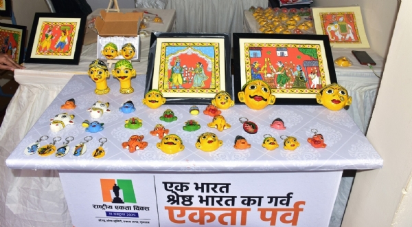 तेलंगाना की चेरियाल पेंटिंग तेलंगाना की चेरियाल पेंटिंग