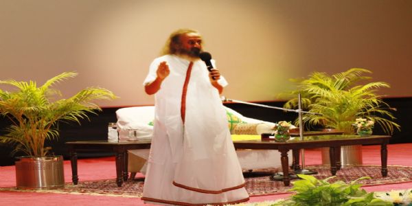 दक्षिणपश्चिमस्य क्षेत्रम्–आदेशालये जयपुरनाम्नि गुरुदेवस्य श्रीश्रीरविशङ्करस्य विशेषस्य सत्रस्य आयोजनं कृतम्।