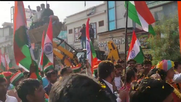 पदयात्रा निकालते भाजपाई पदयात्रा निकालते भाजपाई