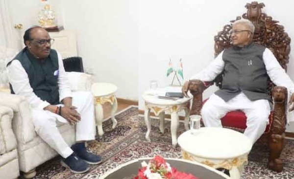 केन्द्रीय मंत्री उइके और राज्यपाल पटेल (फाइल फोटो) केन्द्रीय मंत्री उइके और राज्यपाल पटेल (फाइल फोटो)