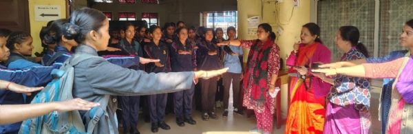 नवयुग कन्या महाविद्यालय में नशा मुक्त भारत का संकल्प लेती छात्राएं नवयुग कन्या महाविद्यालय में नशा मुक्त भारत का संकल्प लेती छात्राएं