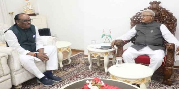 सतनायामद्य केन्द्रीय-मन्त्री उइके तथा राज्यपालः भगवतः बिरसा-मुण्डस्य प्रतिमायाः अनावरणं करिष्यतः।