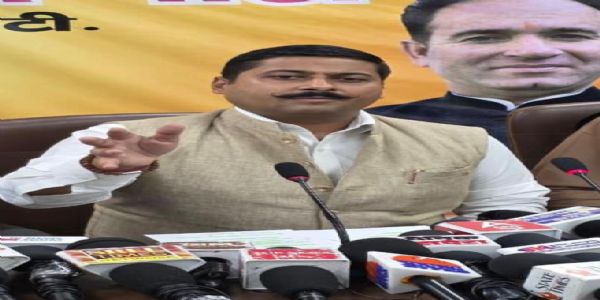 भारतम् आतंकवादम् आधृत्य किमपि लेपनादिकं नाकरोत्- गौरवः