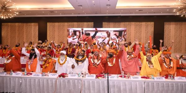 गोमातरं राष्ट्रमातृरूपेण श्रेणीं दापयितुं गोहत्यानिवारणार्थं देशव्यापी साधु-सन्ताः ऐक्यबद्धा अभवन्