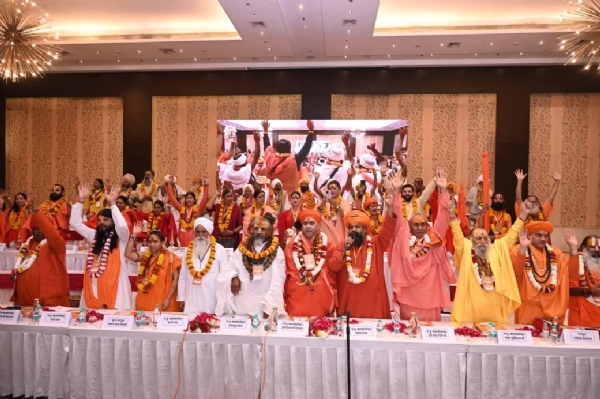 गौमाता को राष्ट्रमाता का दर्जा और गौ हत्या रोकने के लिए देशभर के साधु-संत हुए एकजुट गौमाता को राष्ट्रमाता का दर्जा और गौ हत्या रोकने के लिए देशभर के साधु-संत हुए एकजुट