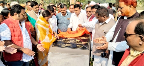 पुल निर्माण की रखी आधारशिला पुल निर्माण की रखी आधारशिला