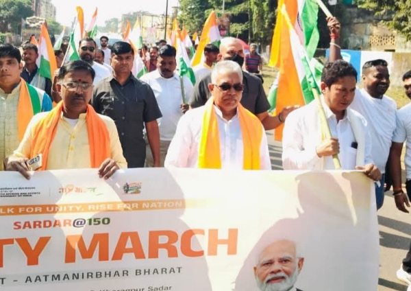 खड़गपुर में हुआ यूनिटी तिरंगा यात्रा खड़गपुर में हुआ यूनिटी तिरंगा यात्रा