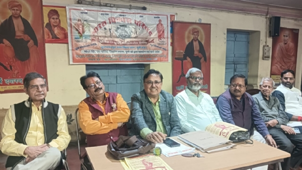 शिविर की जानकारी देते परिषद के पदाधिकारी शिविर की जानकारी देते परिषद के पदाधिकारी