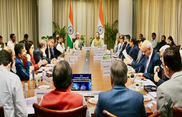 वित्तीय सेवाओं और बीमा क्षेत्र के विशेषज्ञों के साथ निर्मला सीतारमण वित्तीय सेवाओं और बीमा क्षेत्र के विशेषज्ञों के साथ निर्मला सीतारमण