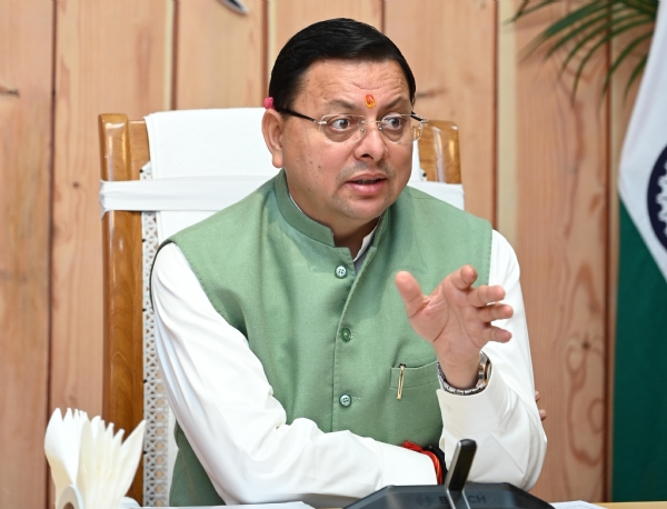 मुख्यमंत्री पुष्कर सिंह धामी उच्चस्तरीय बैठक लेते।