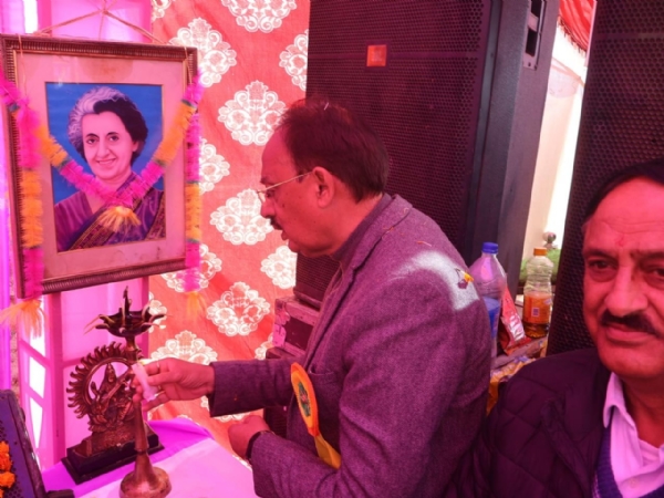 42 वें इंदिरा मेमोरियल टूर्नामेंटका उद्योग मंत्री हर्ष वर्धन चौहान ने किया शुभारम्भ 42 वें इंदिरा मेमोरियल टूर्नामेंटका उद्योग मंत्री हर्ष वर्धन चौहान ने किया शुभारम्भ