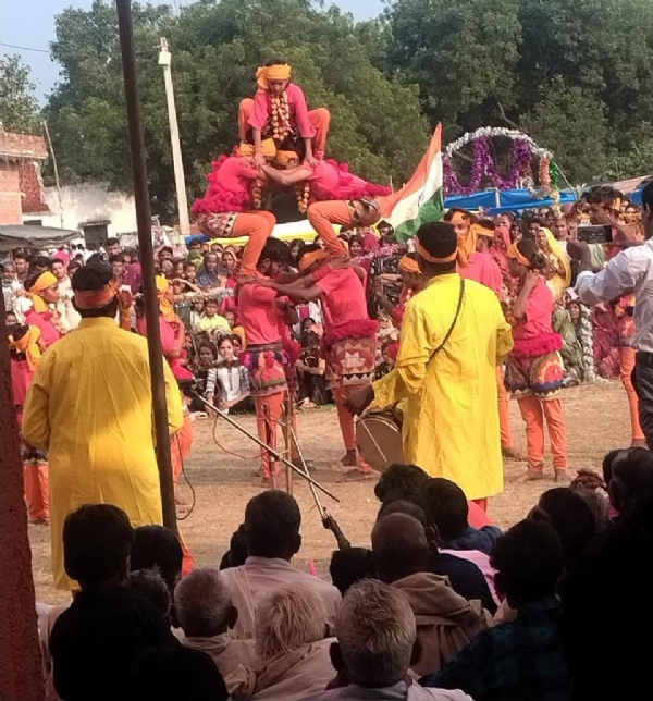 बुंदेलखंड स्तरीय दिवाली में लड़कियों ने किया धमाल