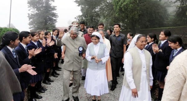 9 अगस्त 2011 को नैनीताल के सेंट मेरीज कॉन्वेंट कॉलेज में पूर्व राष्ट्रपति डॉ. एपीजे अब्दुल कलाम।