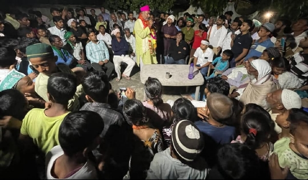 अलीनगर (दरभंगा): जनसभा में बिनोद मिश्र। अलीनगर (दरभंगा): जनसभा में बिनोद मिश्र।