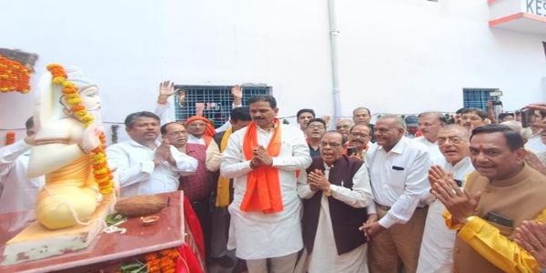 संस्थाभ्यः समाज हिते सदैव अग्रसरैः वर्तितव्यः - न्यायमूर्तिः सूर्य प्रकाश केसरवानी