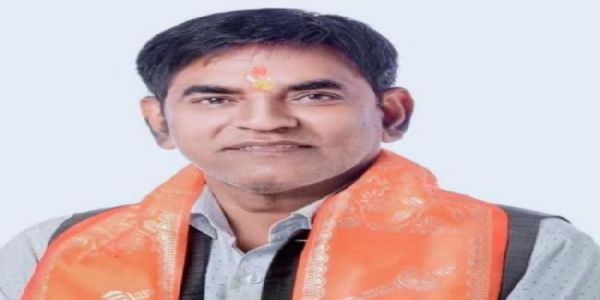 पूर्वमहानगराध्यक्षः राजेन्द्रमिश्रः प्रतापगढजनपदस्य जनपदप्रवासी नियुक्तः अभवत्।