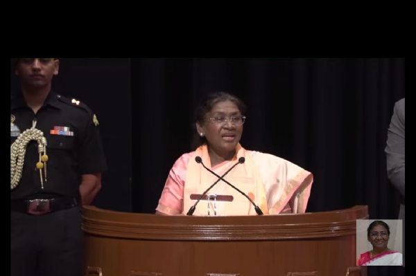 राष्ट्रपति द्रौपदी मुर्मु  हरिद्वार पतंजलि विश्वविद्यालय के द्वितीय दीक्षांत समारोह को संबोधित करती।