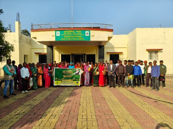 कार्यक्रम में शामिल किसान