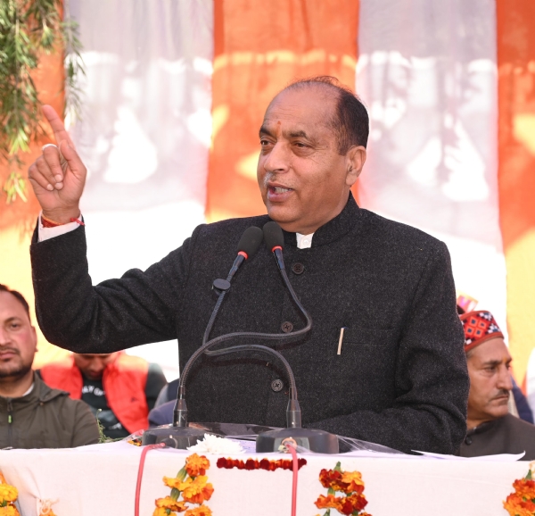 जयराम ठाकुर बालीचौकी में जनसभा को संबोधित करते हुए। जयराम ठाकुर बालीचौकी में जनसभा को संबोधित करते हुए।