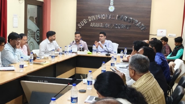 बैठक की तस्वीर बैठक की तस्वीर