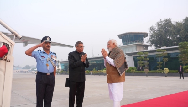 प्रधानमंत्री नरेन्द्र मोदी दक्षिण अफ्रीका रवाना होने से पहले। प्रधानमंत्री नरेन्द्र मोदी दक्षिण अफ्रीका रवाना होने से पहले।